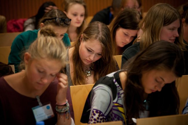 3AA-Pag112-Serie6-161018VUcollegezaal kopie Afbeelding studenten